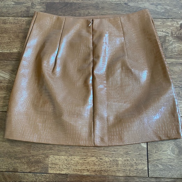 Fashion Nova Flame in your Heart Croc Camel Mini M - Picture 10 of 11